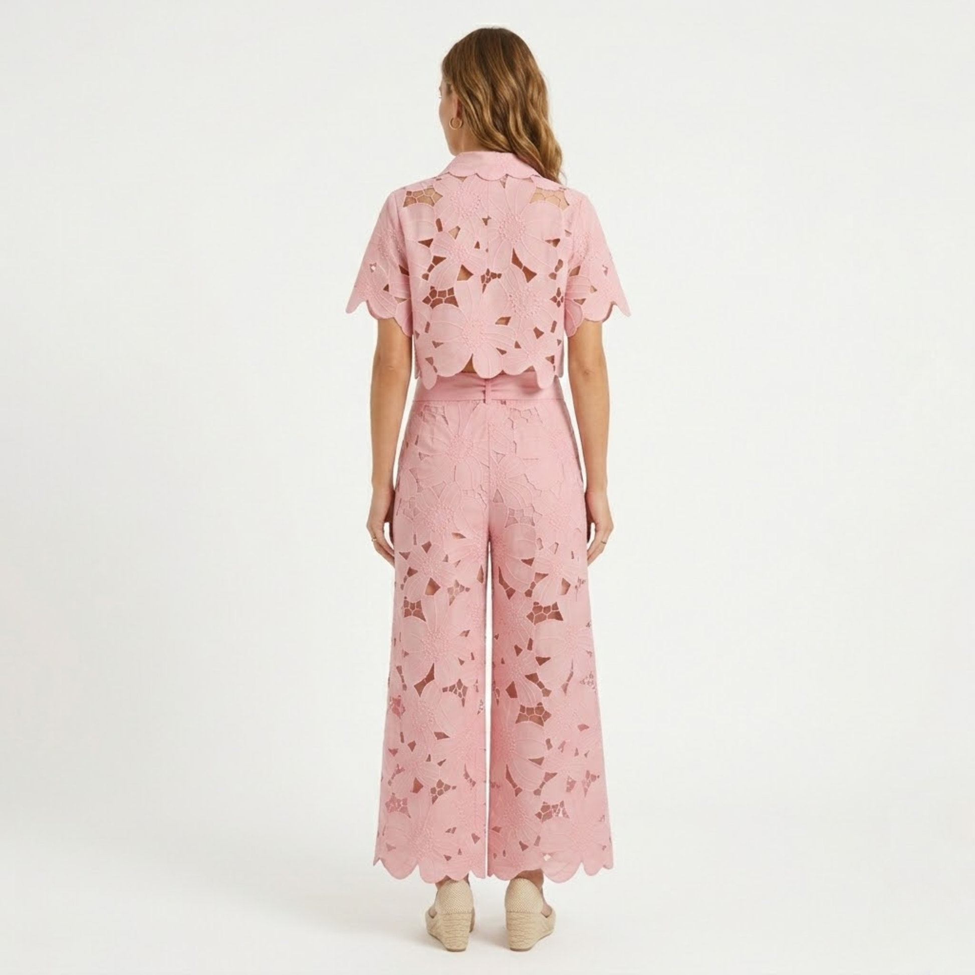 Lucía | Conjunto de Dos Piezas con Top Corto de Encaje y Pantalones Anchos para Mujer 2