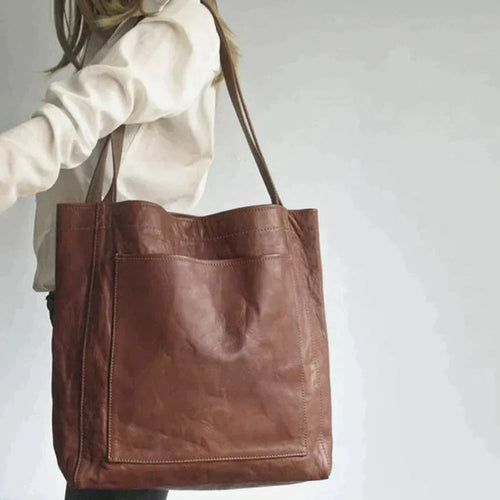 Detalle del interior organizado del bolso Adara con bolsillos con cremallera