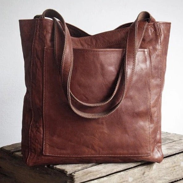 Bolso Adara en color marrón mostrando su diseño elegante