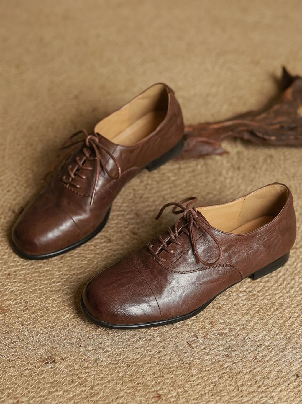 Zapatos oxford Adela combinados con pantalones vaqueros