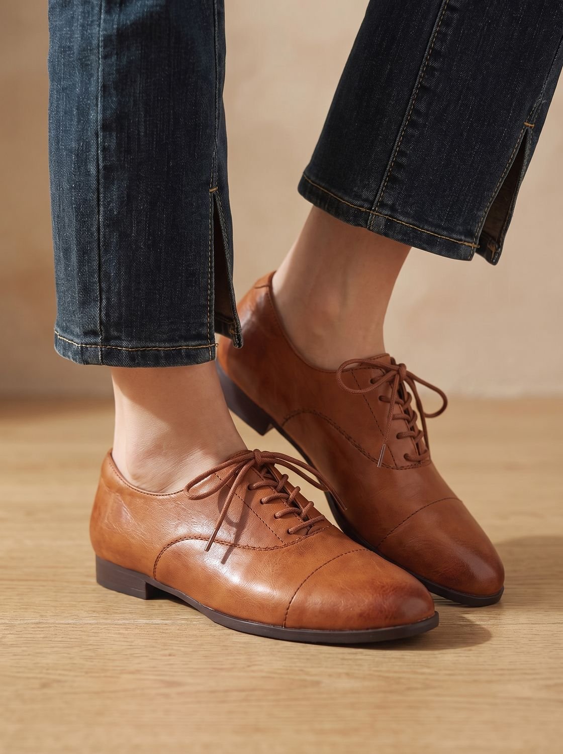 Detalle de la puntera estructurada de los zapatos oxford para mujer