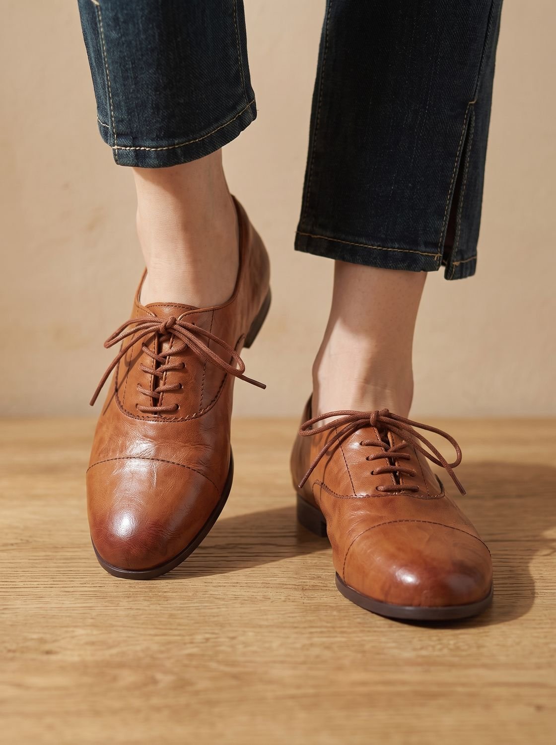 Zapatos oxford negros de piel con cordones para mujer