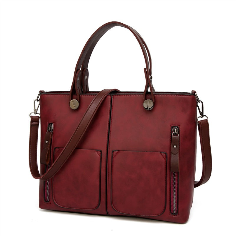 Vista trasera del bolso Adelina mostrando su diseño vintage