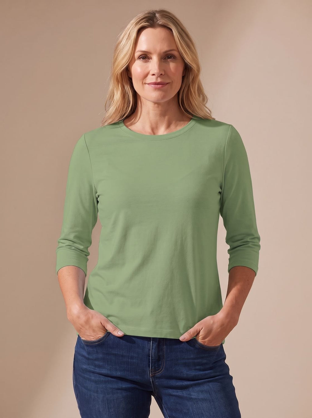 Camiseta de corte relajado combinada con vaqueros