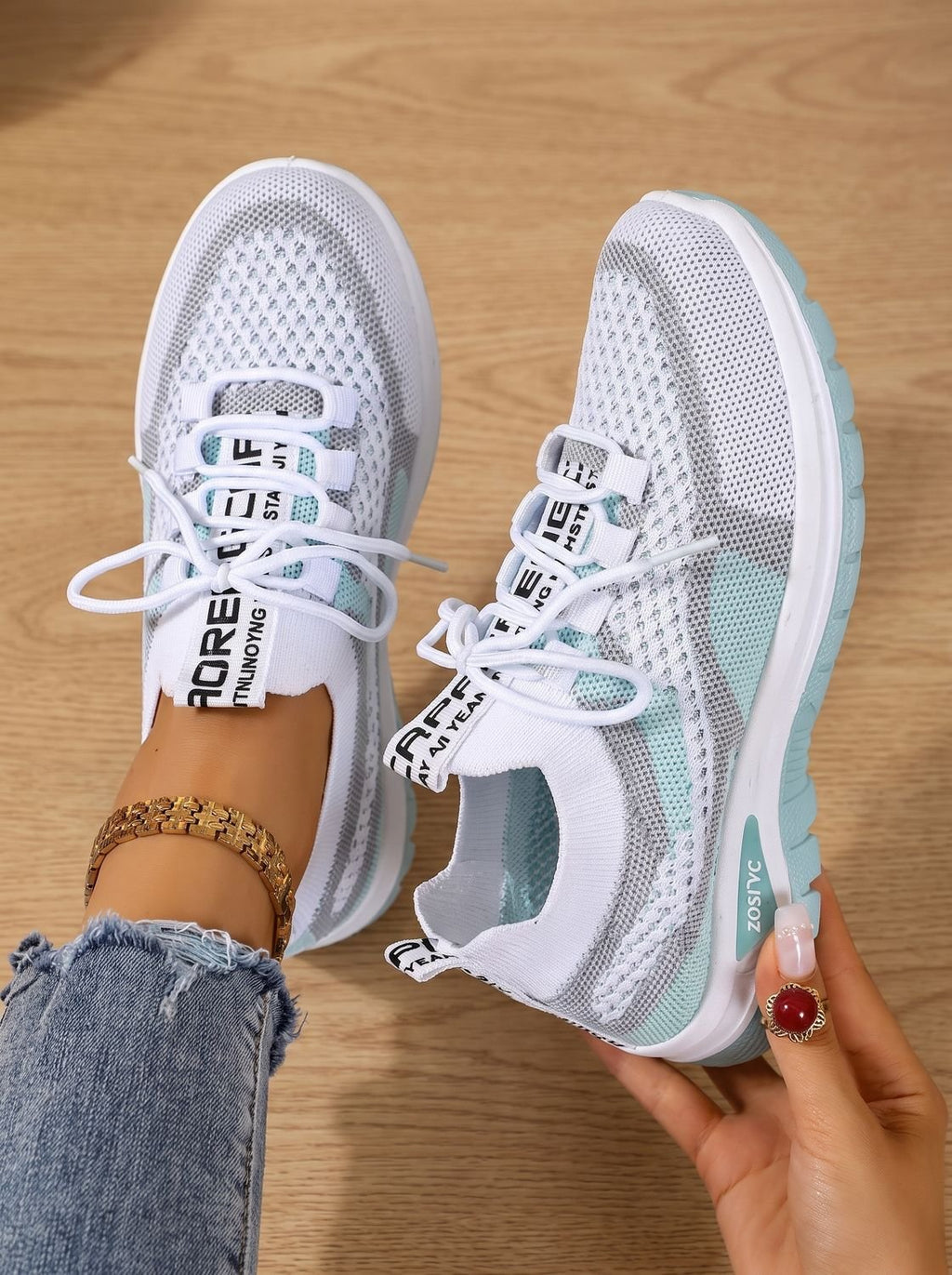 Detalle del acolchado interior de las zapatillas ortopédicas Aroa