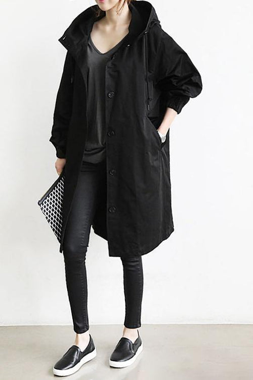 Detalle del cinturón ajustable de la gabardina impermeable para mujer