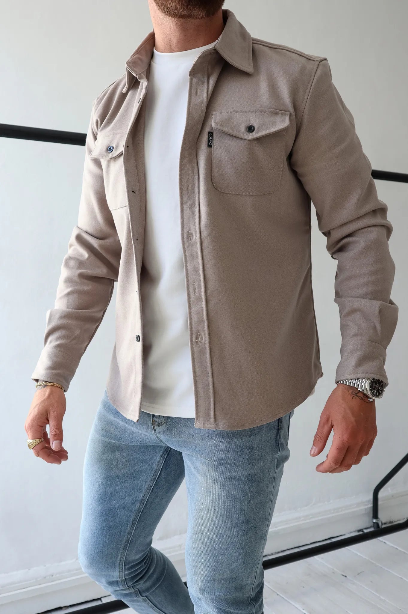 Sobrecamisa Bram con botones frontales y bolsillos para hombre