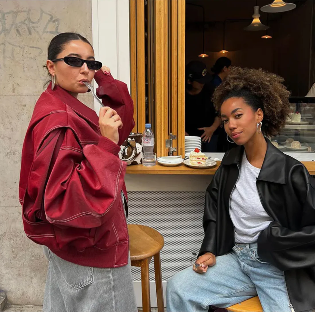 Chaqueta bomber de cuero con bolsillos laterales