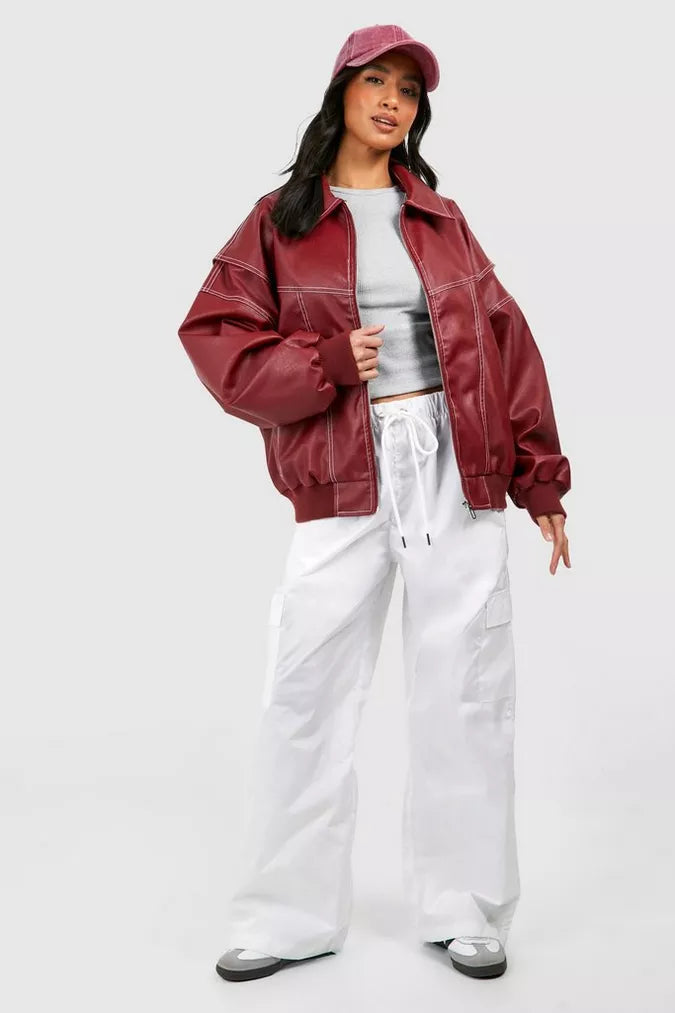 Chaqueta de cuero sintético en color negro para mujer