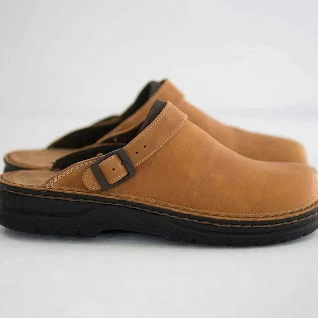 Zuecos ortopédicos de piel Bruno para hombre con hebilla lateral