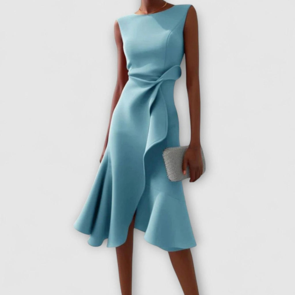 Vista trasera del vestido midi asimétrico con caída fluida
