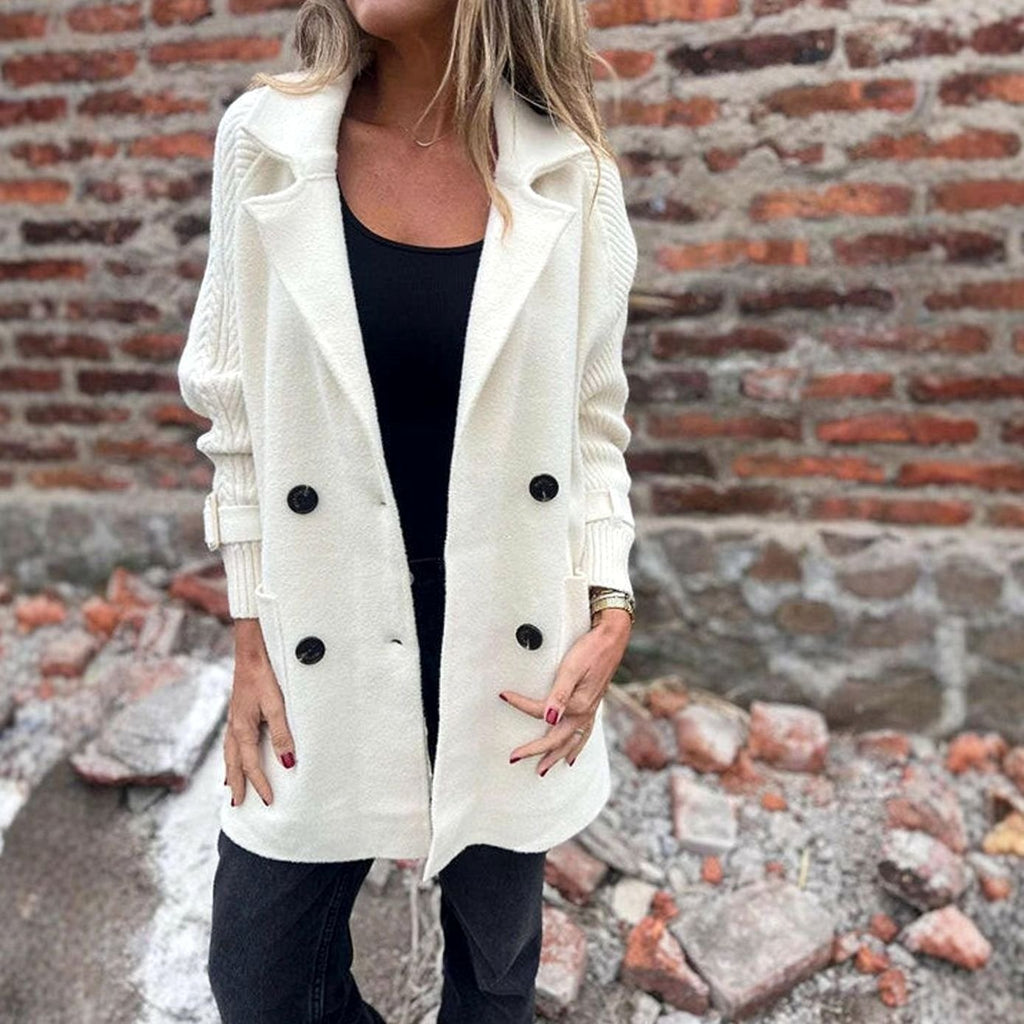 Abrigo Charlotte en color negro con mangas de punto