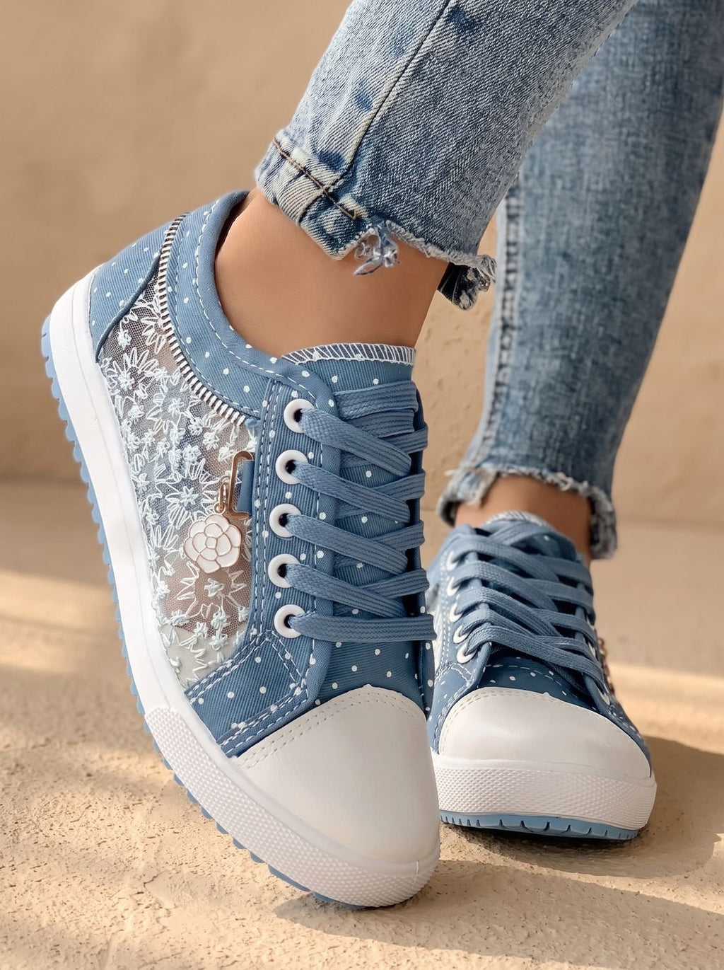 Zapatillas ortopédicas con panel de denim y topos para mujer