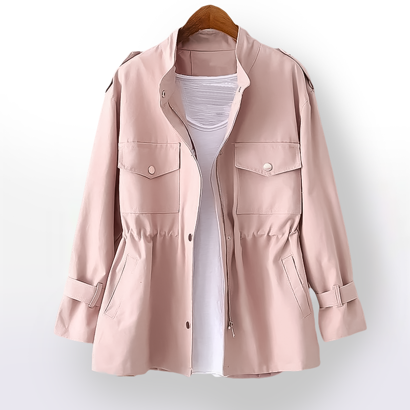 Detalle del corte estructurado de la chaqueta Clarisse para mujer