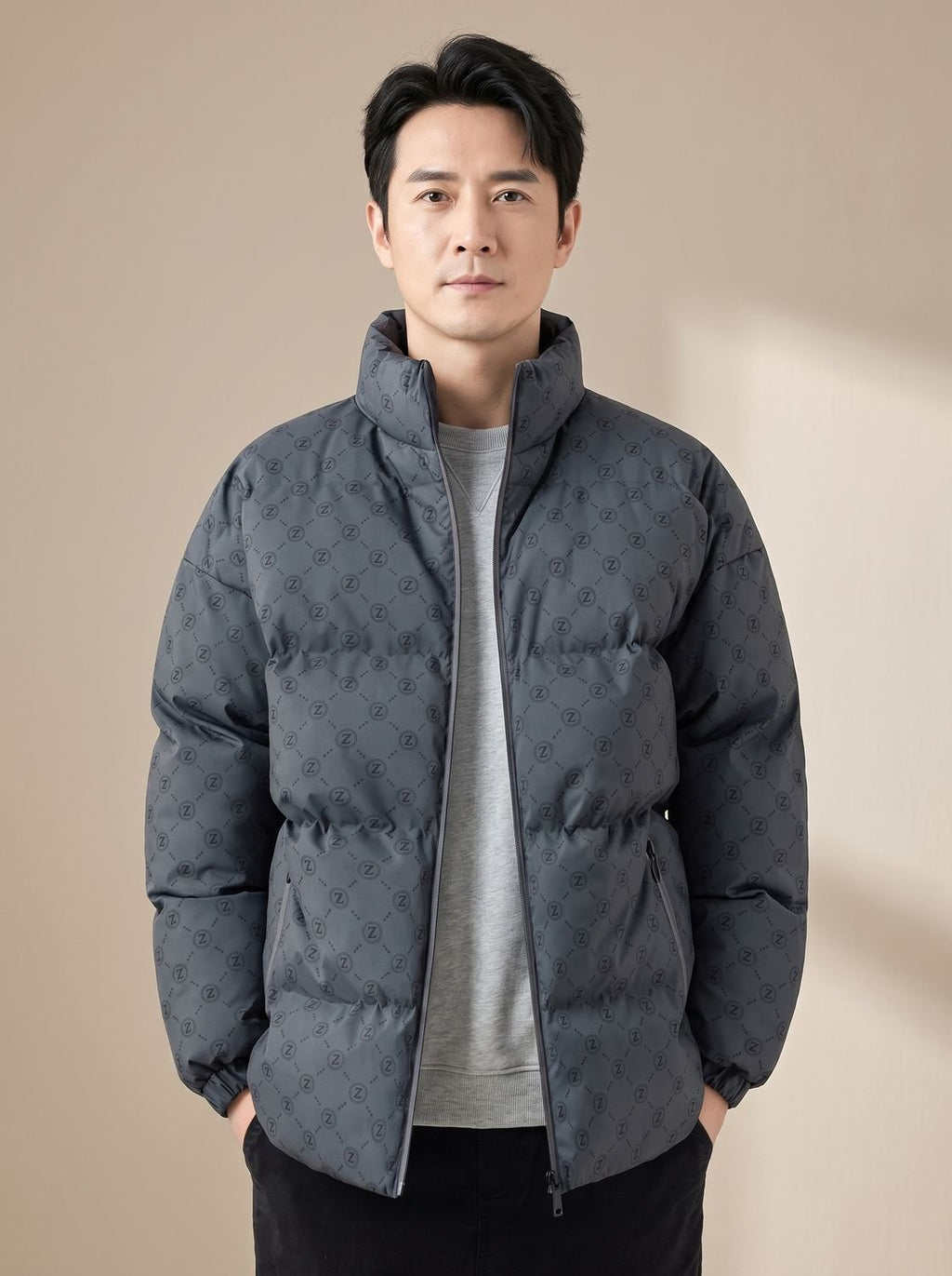 Chaqueta acolchada para hombre con estampado de logo y cuello alto