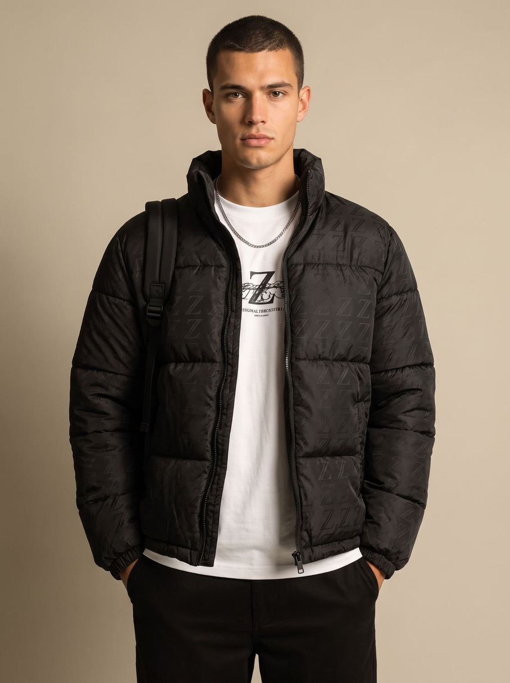 Bolsillo lateral con cremallera de la chaqueta puffer con logo