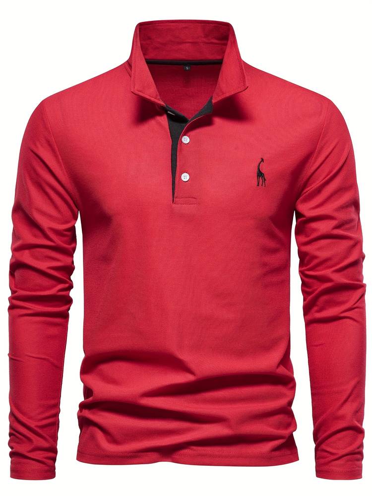Detalle de la manga larga y puño en contraste del polo Marcus