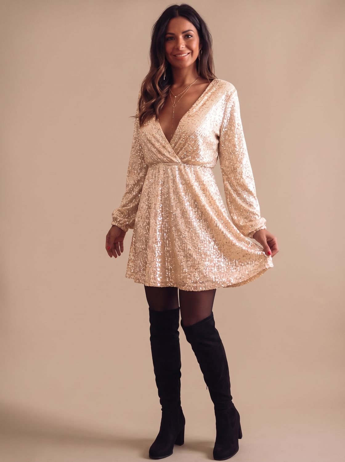 Vestido mini brillante ideal para fiestas navideñas y Nochevieja