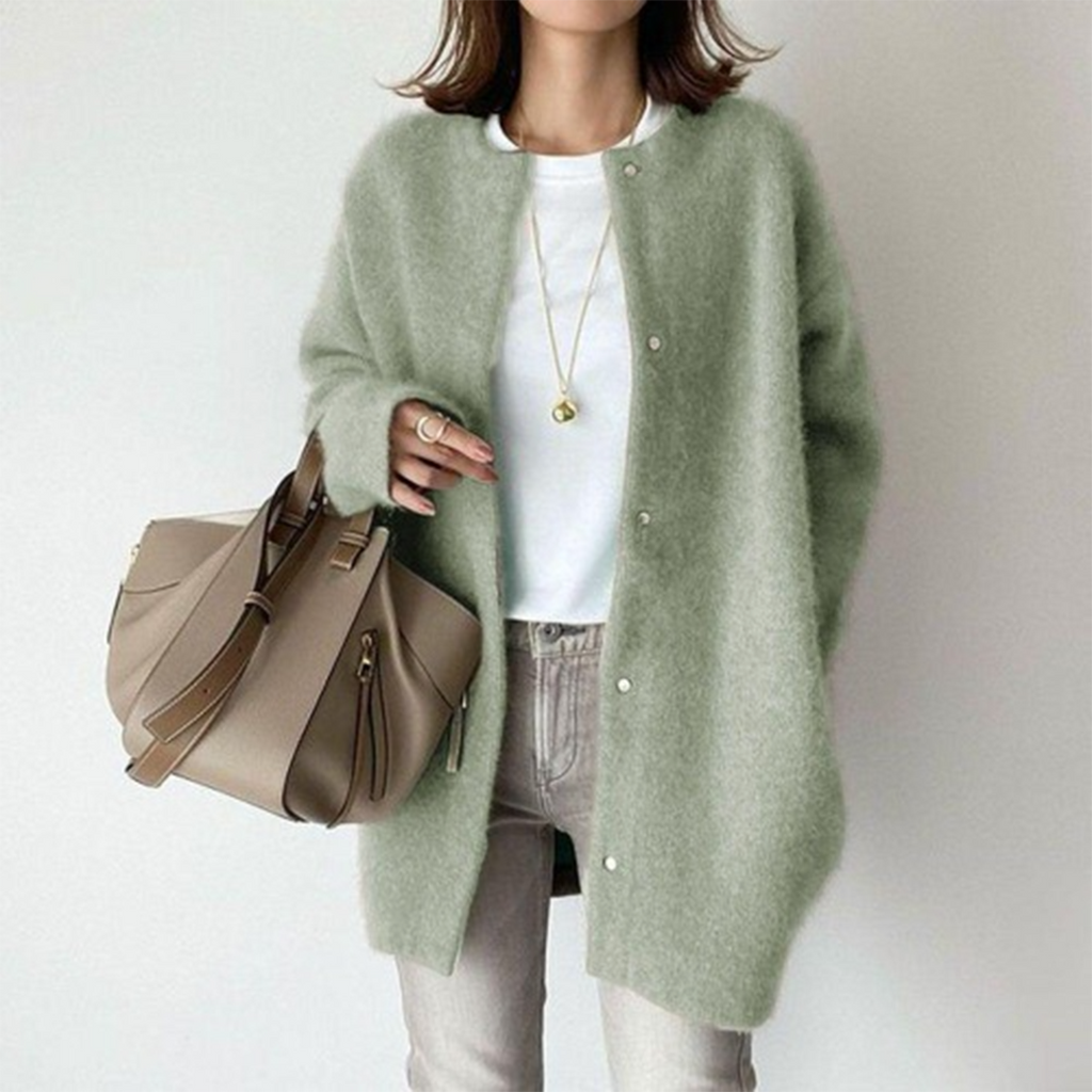 Vista trasera de la chaqueta de punto oversize para mujer