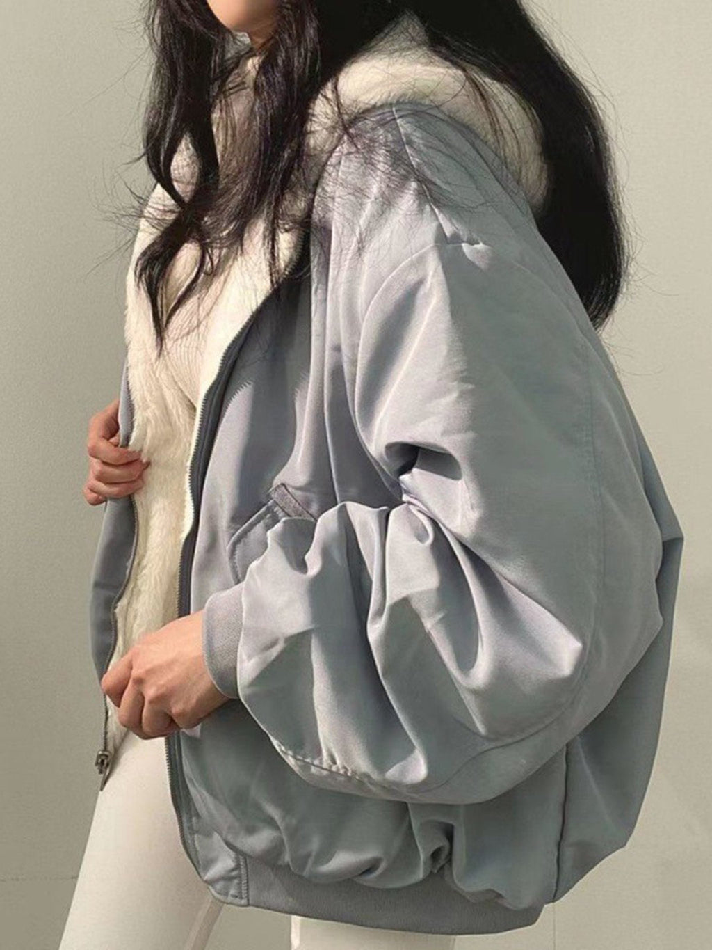 Abrigo FRISOLDE oversize de mujer en color negro con cremallera frontal