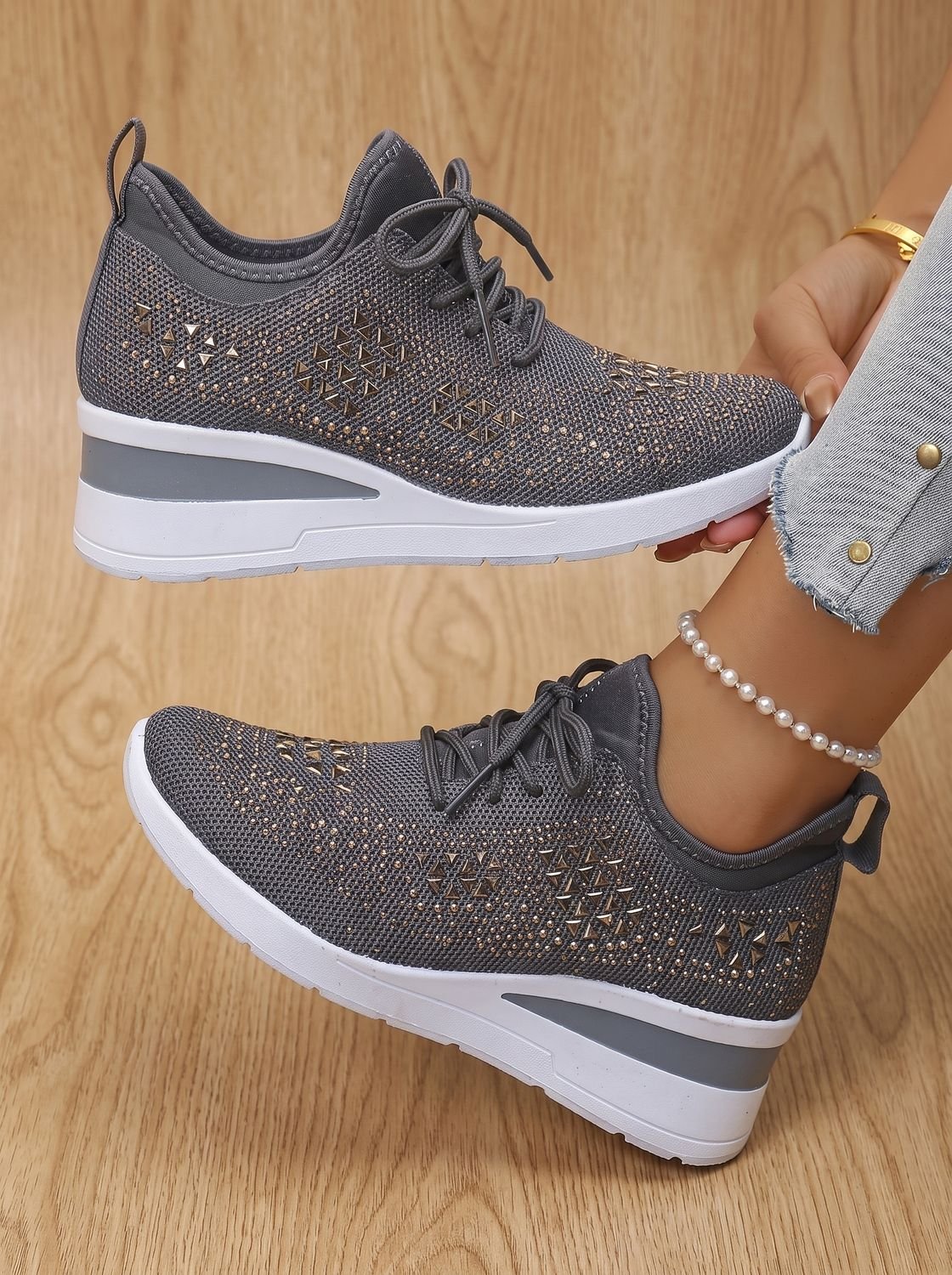 Zapatillas de cuña GLIMMARA con detalles de strass y cordones para mujer