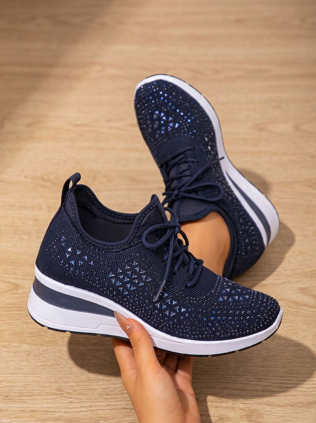 Zapatillas GLIMMARA combinadas con look casual de vaqueros