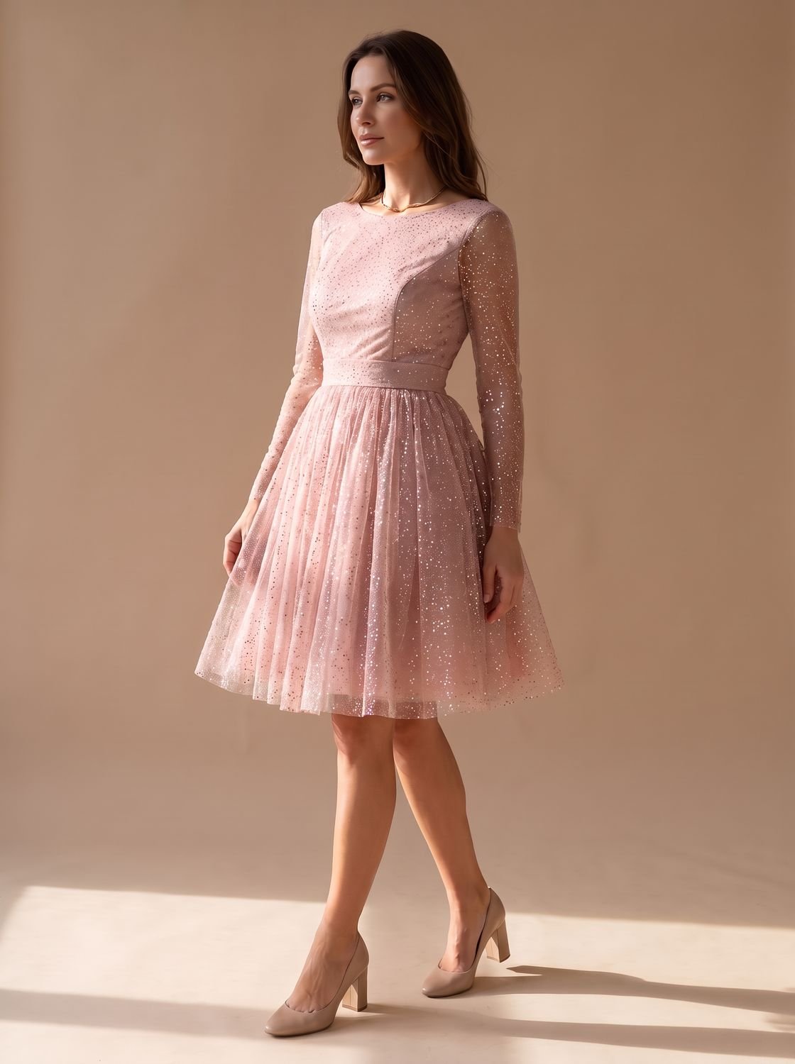 Detalle de la falda de tul multicapa con brillo del vestido de fiesta