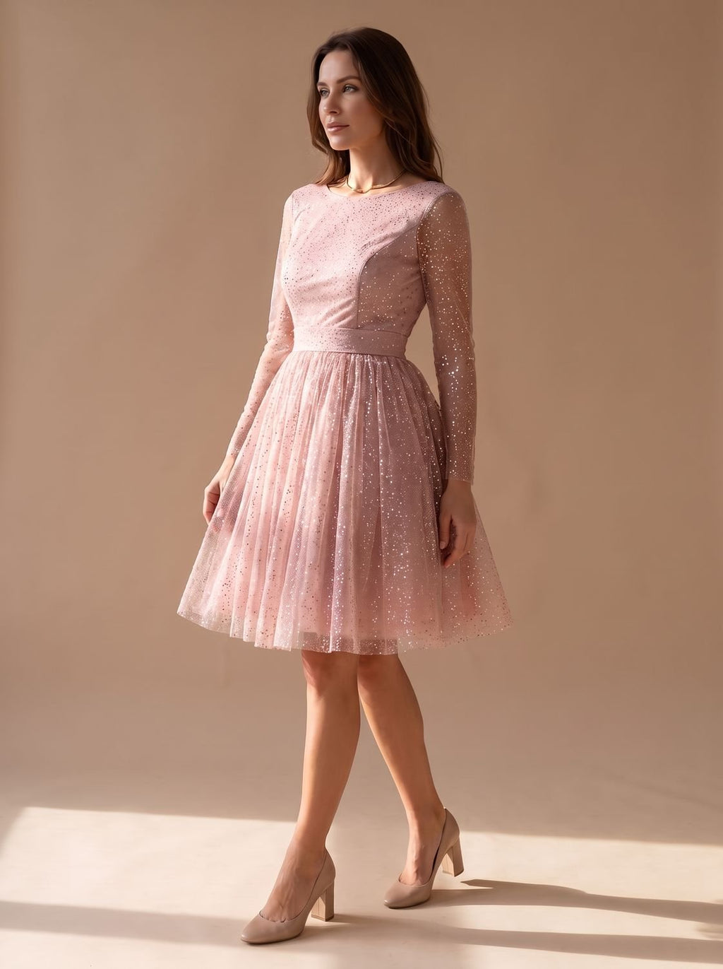 Mangas largas de malla semitransparente con glitter en vestido de mujer