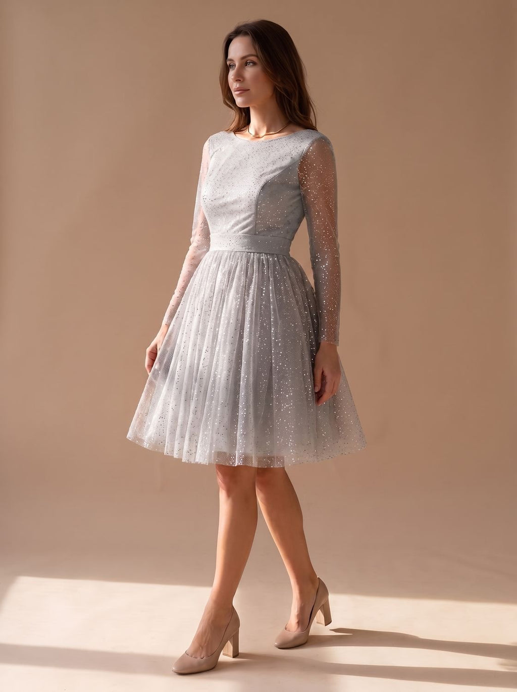 Vestido de fiesta en tul con glitter en color champán para ocasiones especiales
