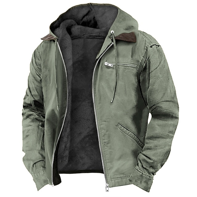 Detalle del cierre frontal oculto de la chaqueta impermeable para hombre