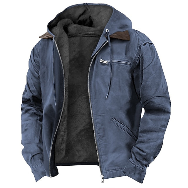 Chaqueta impermeable Marco combinada con look casual y vaqueros