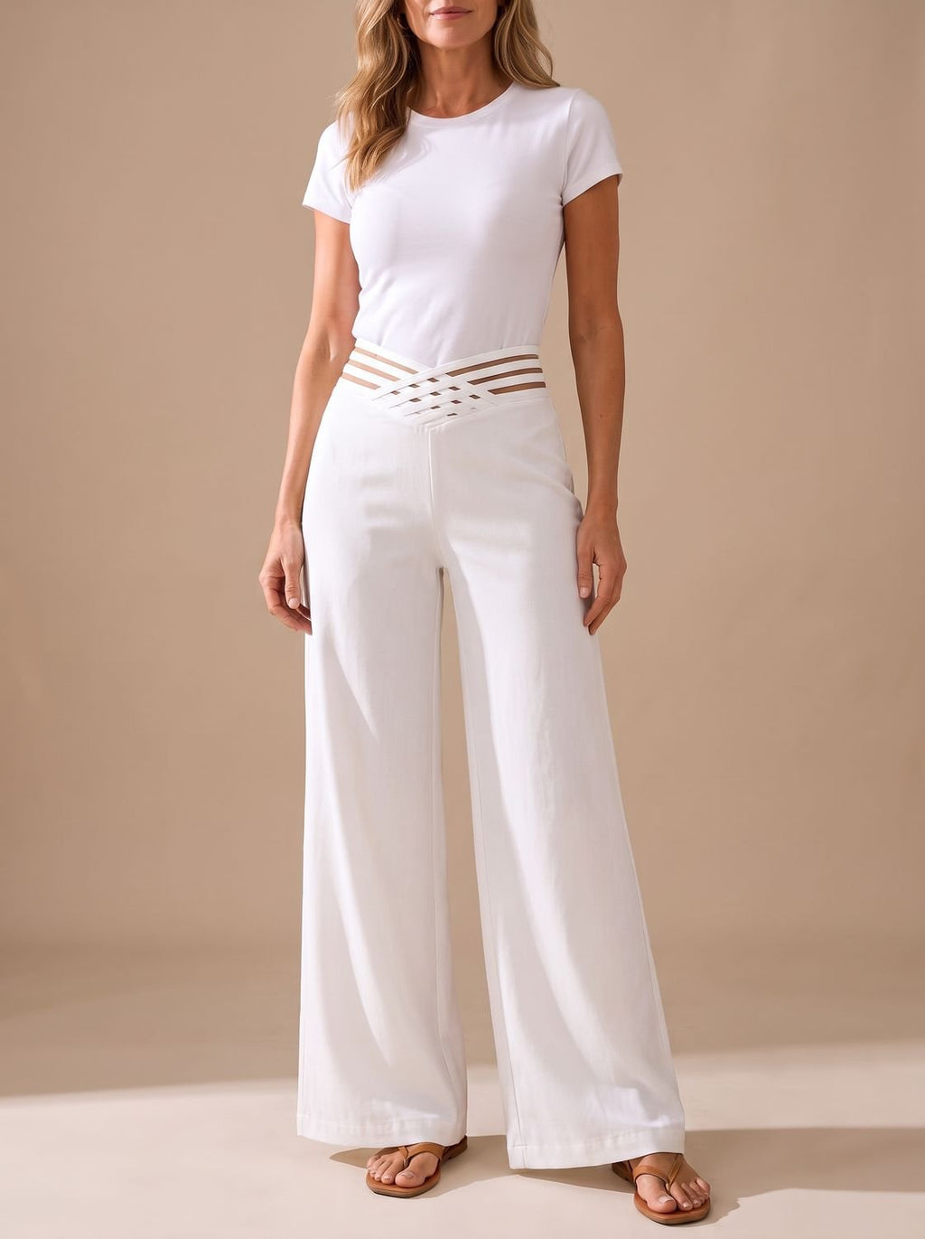 Pantalón ancho de talle alto combinado con blusa para look de oficina