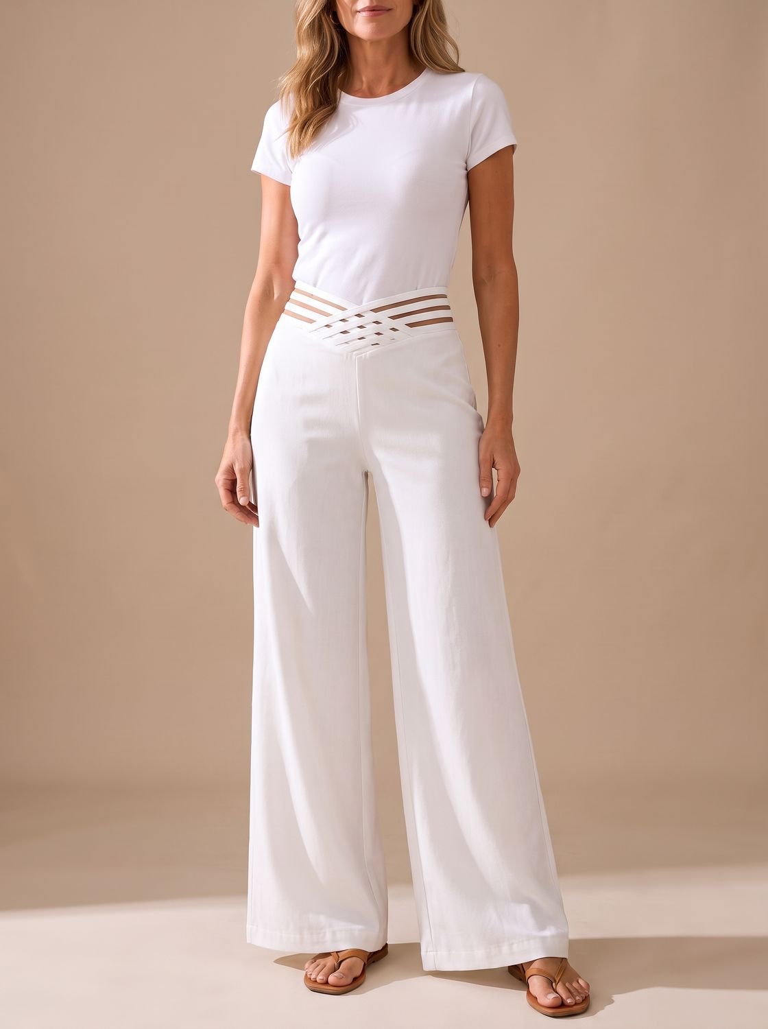 Pantalón ancho de talle alto combinado con blusa para look de oficina