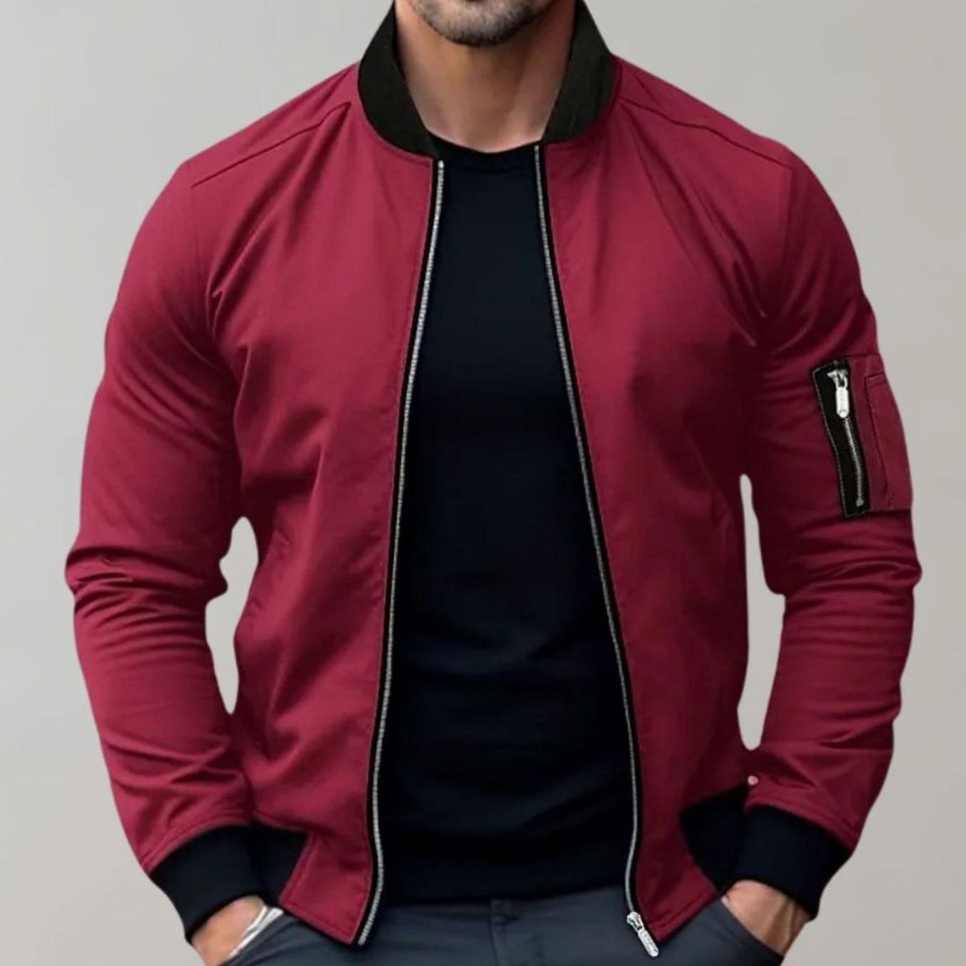 Cazadora bomber de hombre abierta sobre una sudadera para look casual