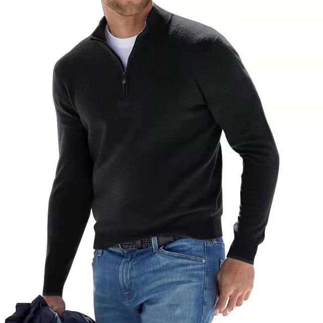 Detalle del cuello con media cremallera del suéter Marek para hombre