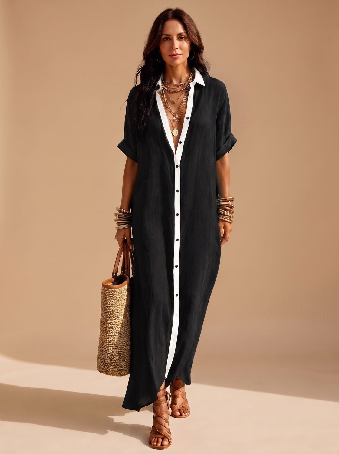Vestido camisero maxi boho combinado con sandalias para un look de verano