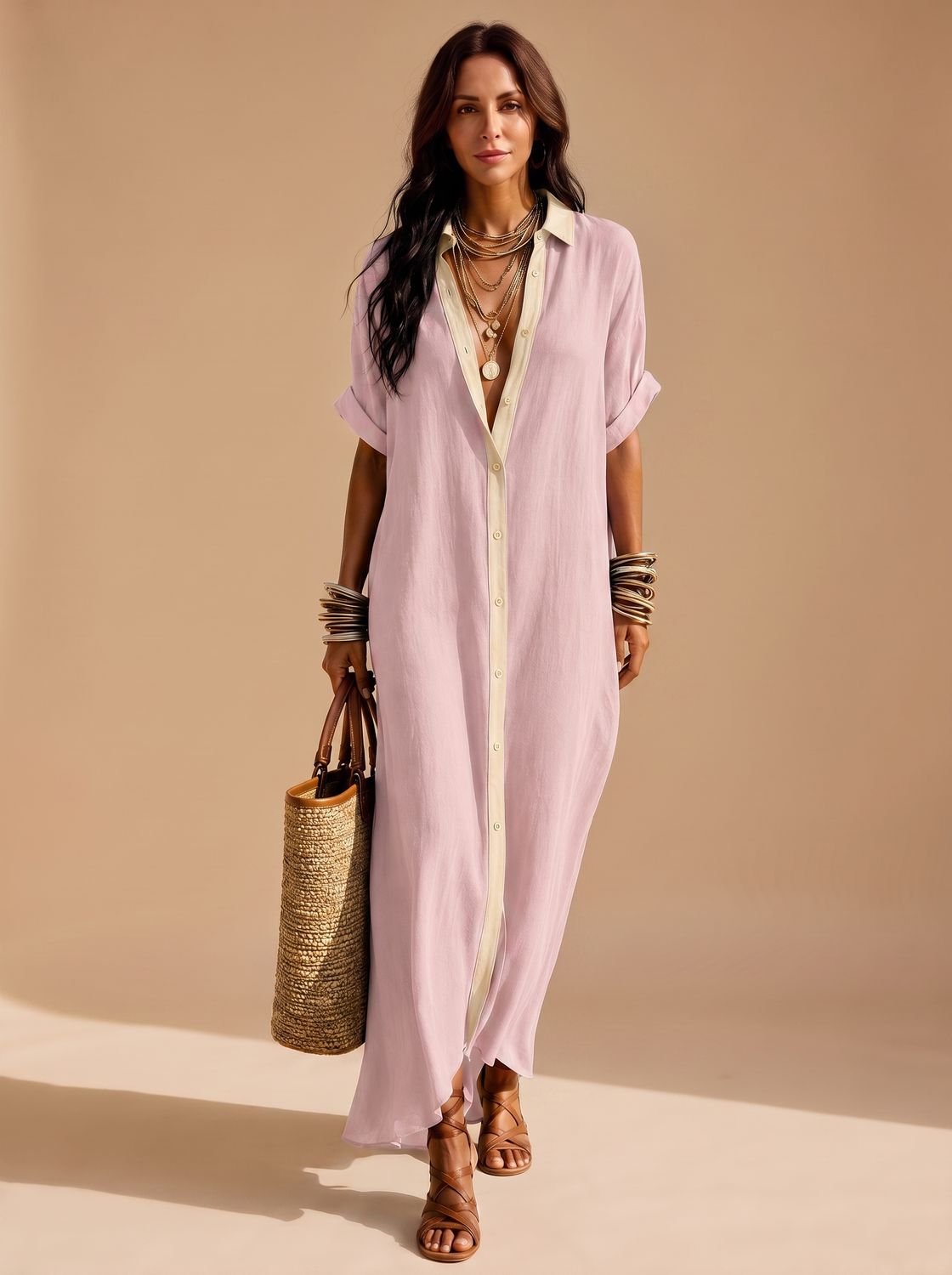 Mangas cortas remangadas del vestido camisero boho de verano
