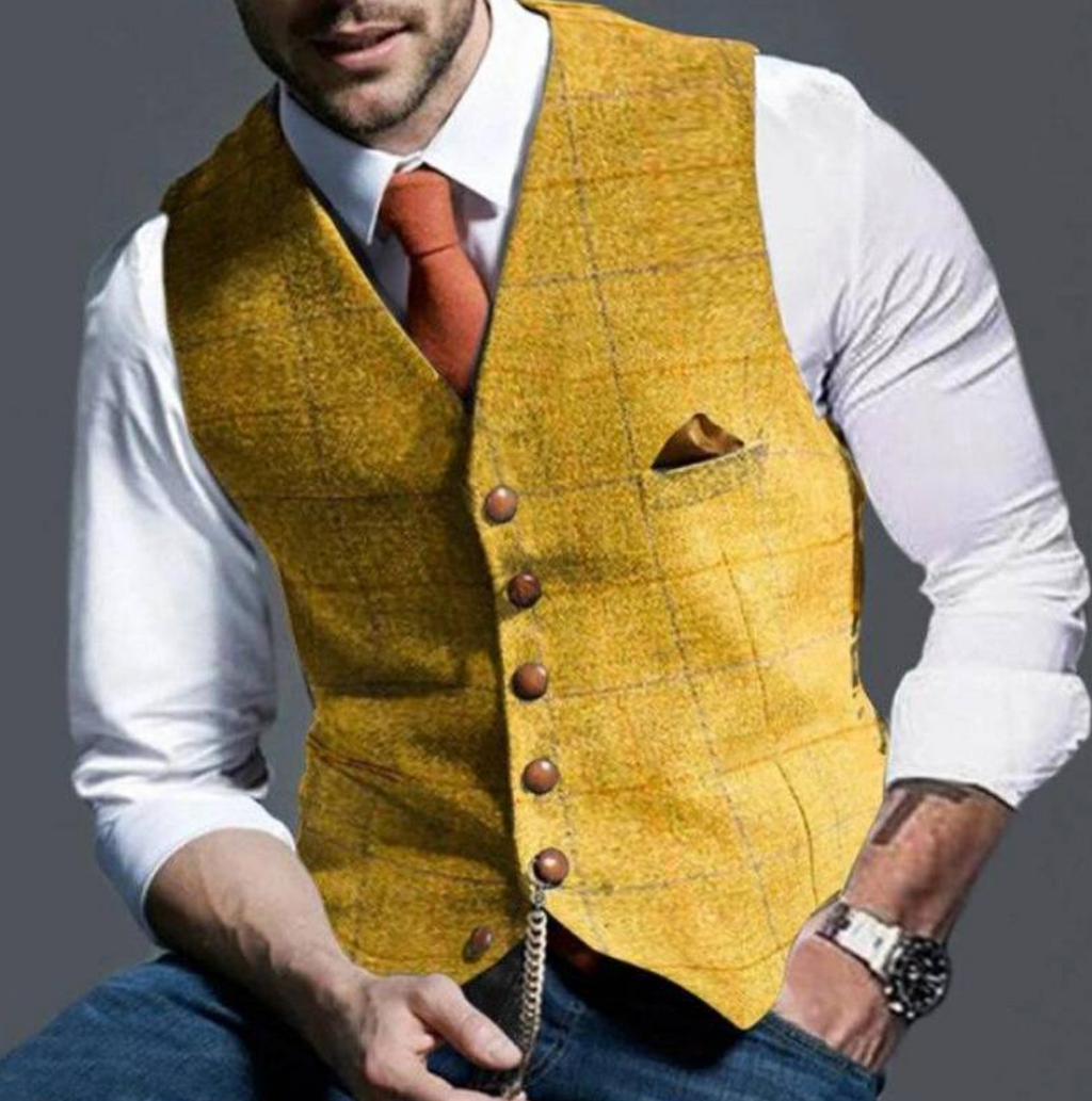 Chaleco Marlon combinado con camisa para un look formal masculino