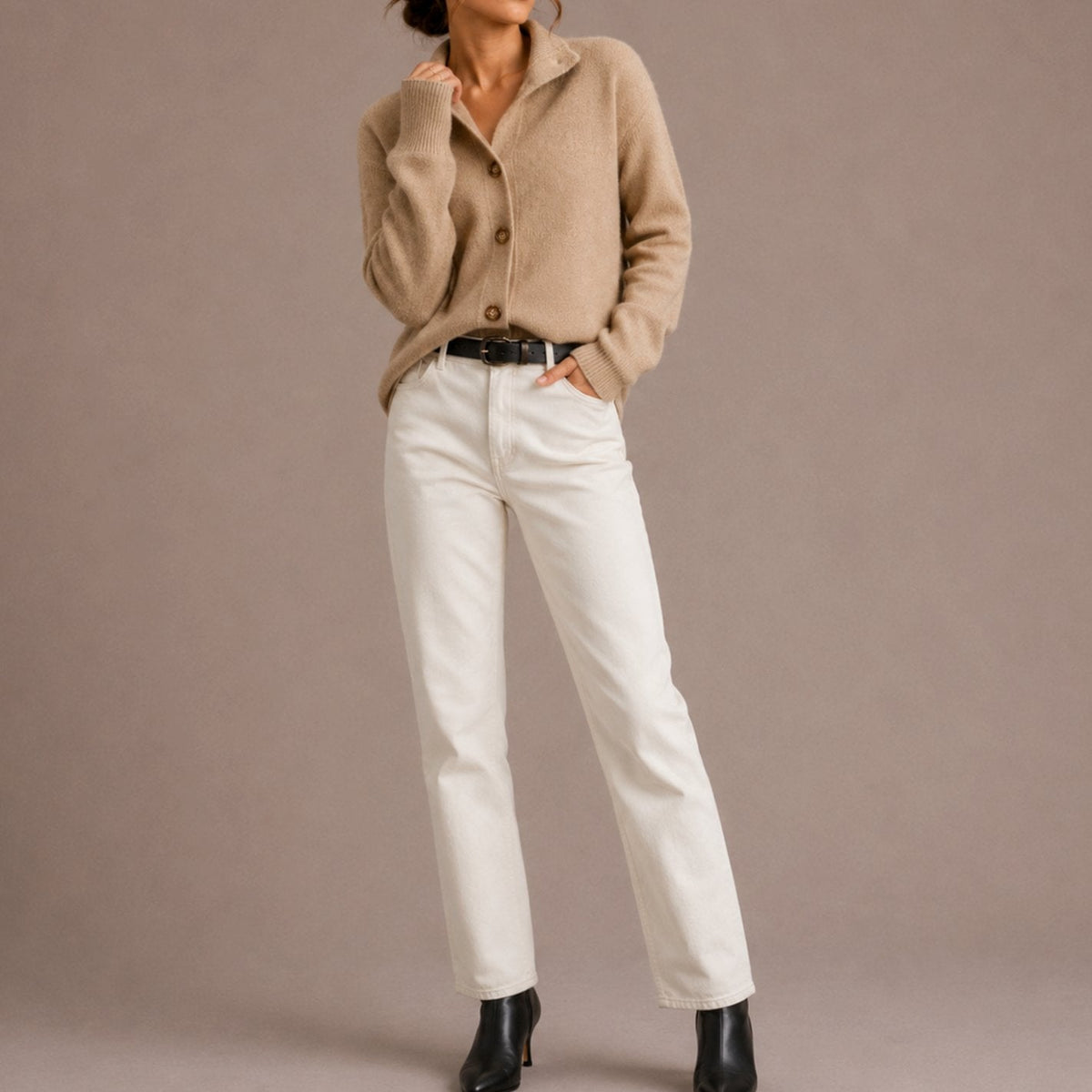 Cárdigan de punto de corte relajado combinado con jeans para look casual