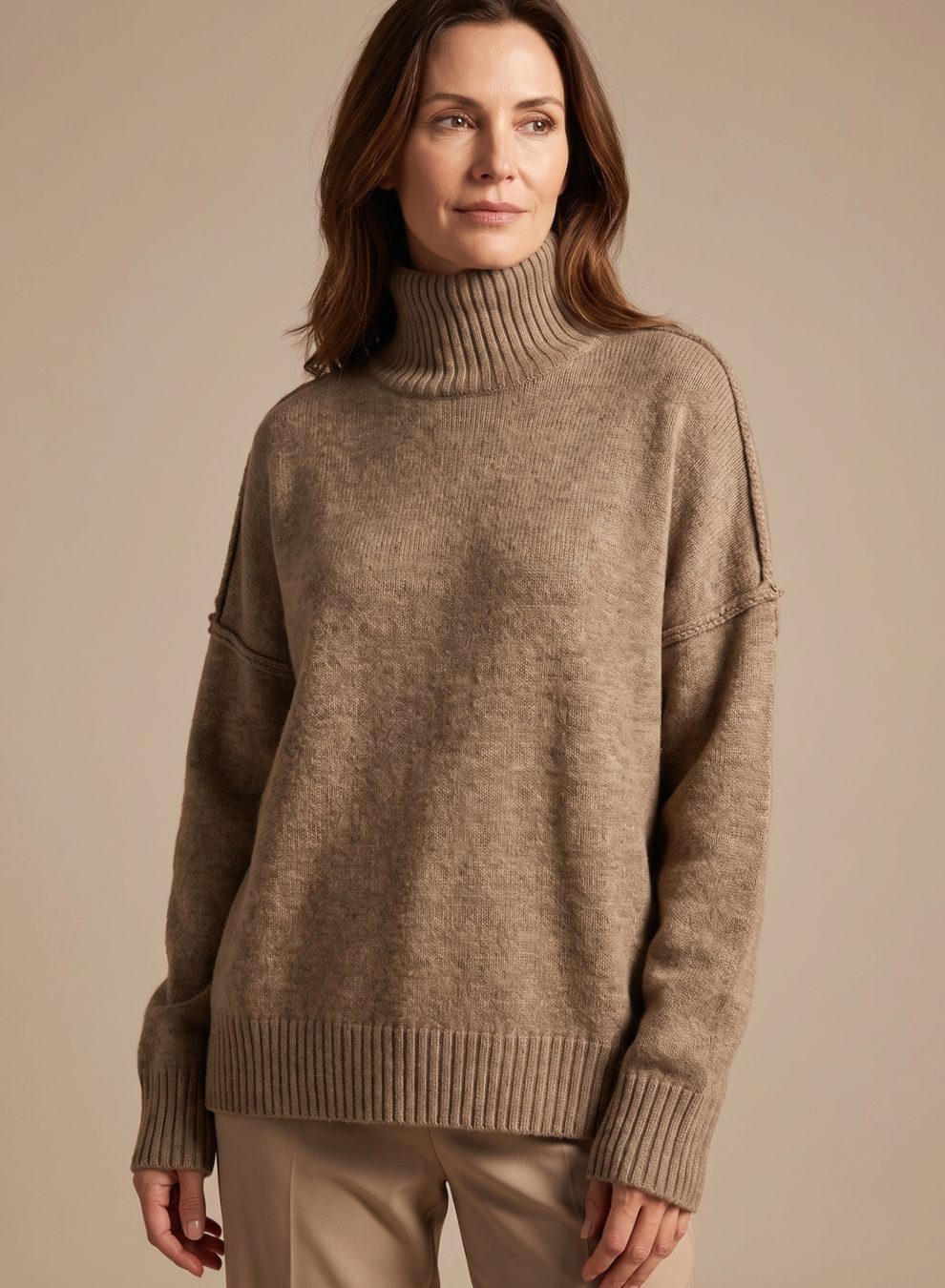 Vista frontal del conjunto de punto holgado para mujer en tono gris