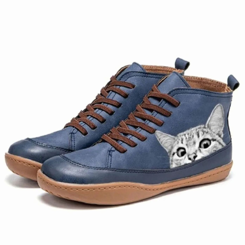 Botines de piel sintética combinados con look casual