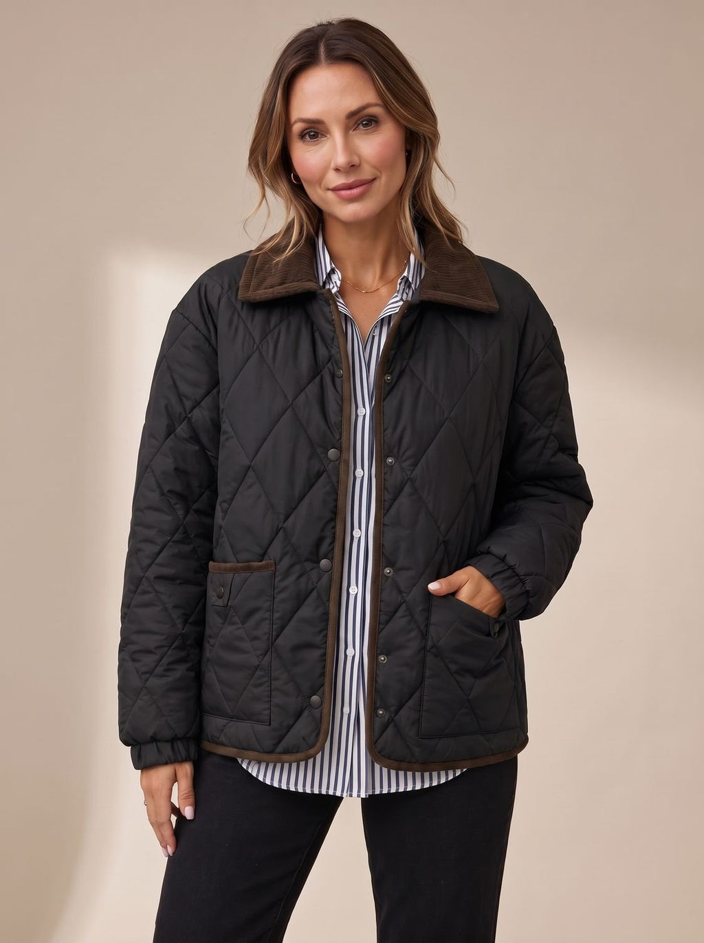 Chaqueta acolchada de mujer combinada con jersey de punto