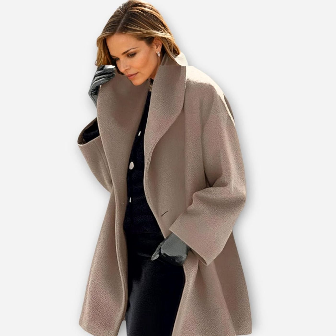 Vista frontal del abrigo de invierno holgado para mujer