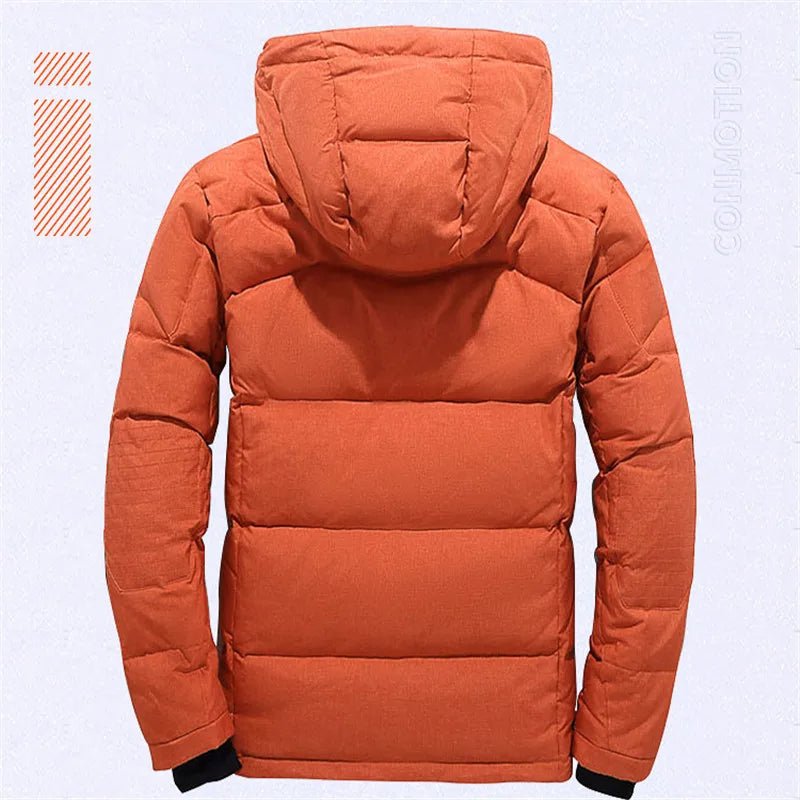Modelo luciendo la chaqueta Nordkap en ambiente exterior de invierno