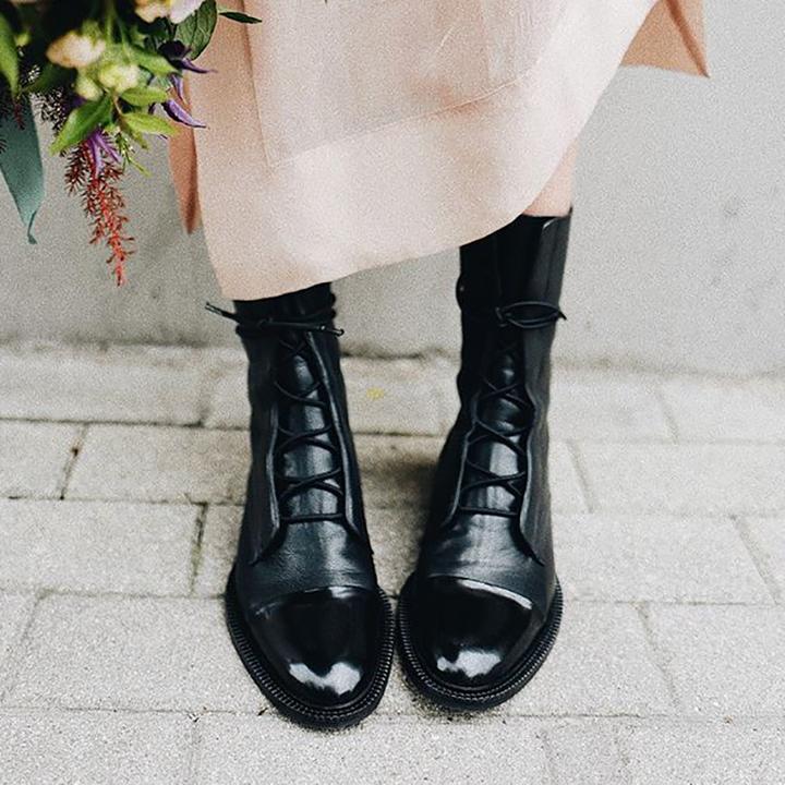 Botas Nuria de mujer combinadas con look casual de vaqueros