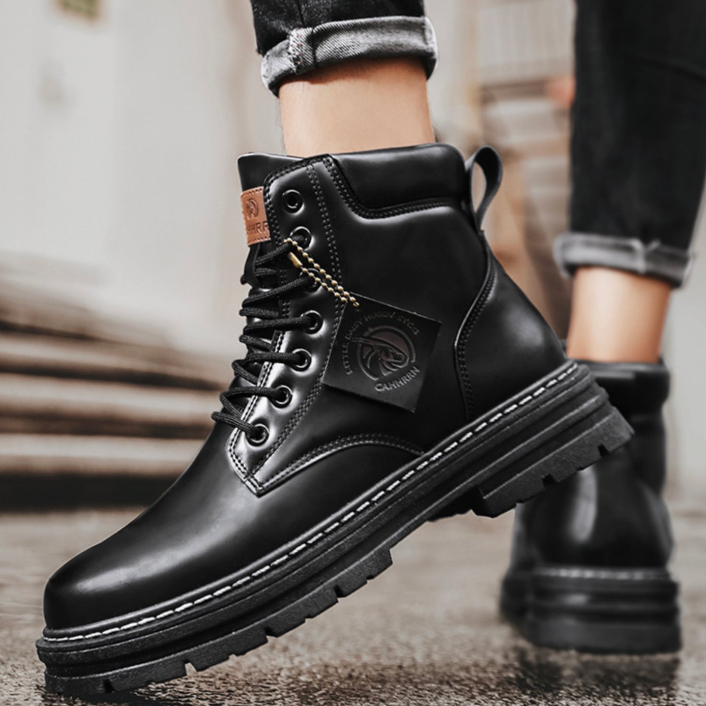 Botas tobilleras con cordones y cuello acolchado para mayor comodidad
