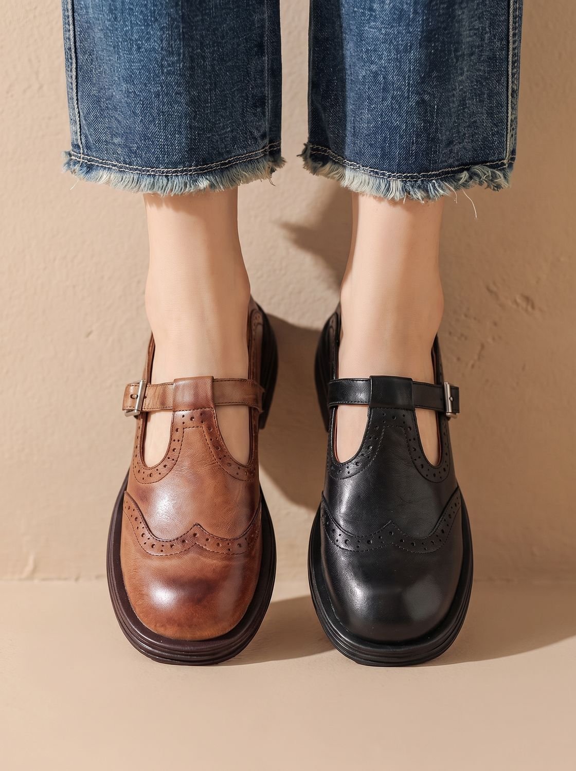 Zapatos vintage brogue combinados con look casual de vaqueros