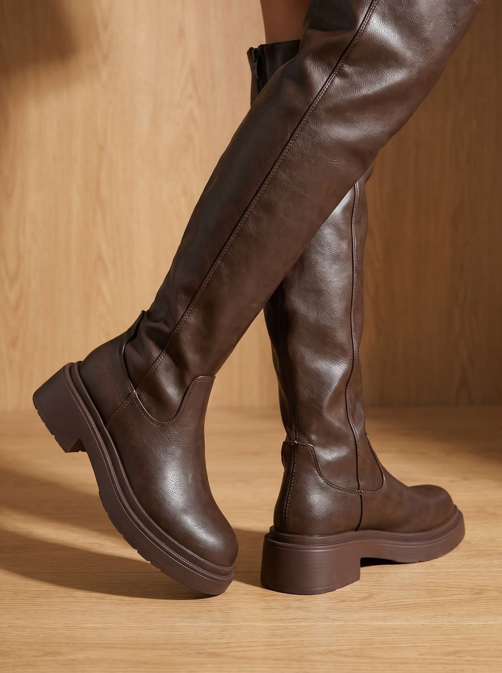 Botas altas planas de mujer por encima de la rodilla con cremallera lateral