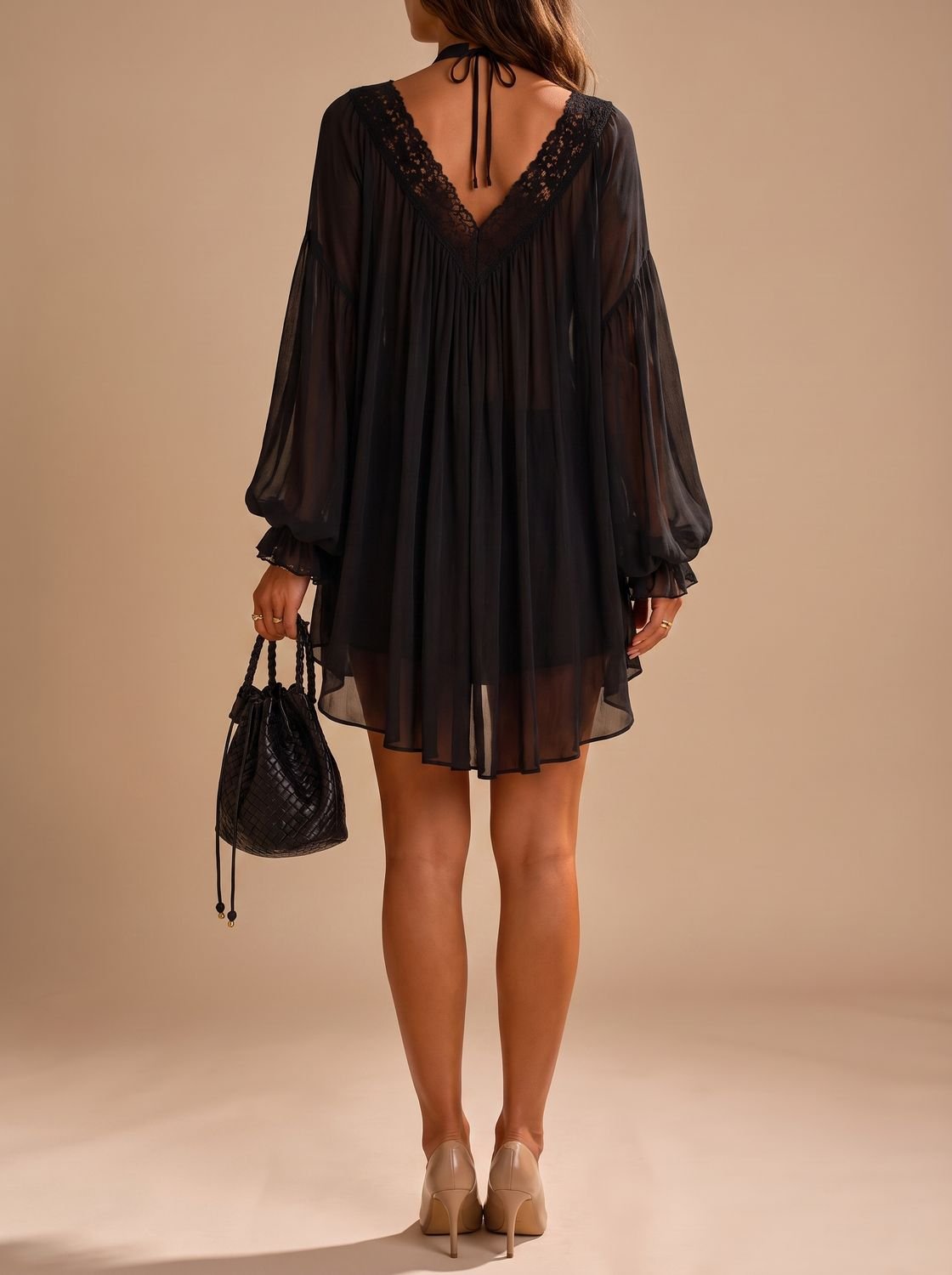 Vestido mini de gasa con encaje, look completo de estilo mediterráneo