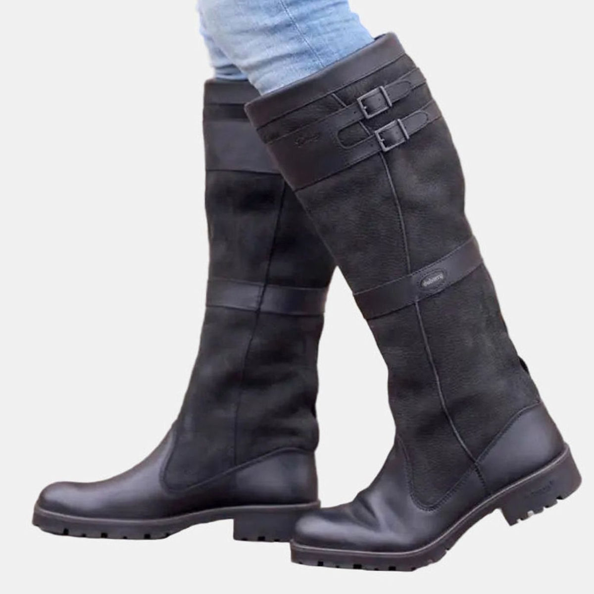 Botas altas de mujer con doble hebilla y suela lug, vista frontal